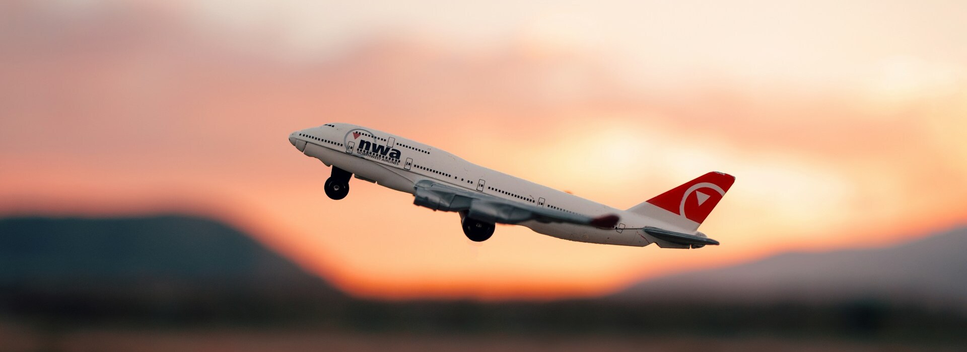 Airplane Toy Store -Airplane Toy Store ivan diaz 2tTOhOAJNjE unsplash 1